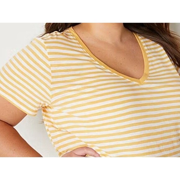 NWT Women's a.n.a. Short Sleeve V-Neck Tee Size 2X Fire Stripe - Picture 2 of 5